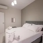 Relaxing Near The 아파트 Sarandë