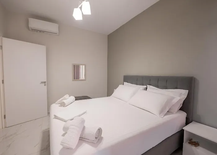 Relaxing Near The Lejlighed Sarandë