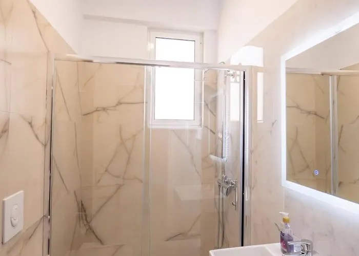 Relaxing Near The Lejlighed Sarandë